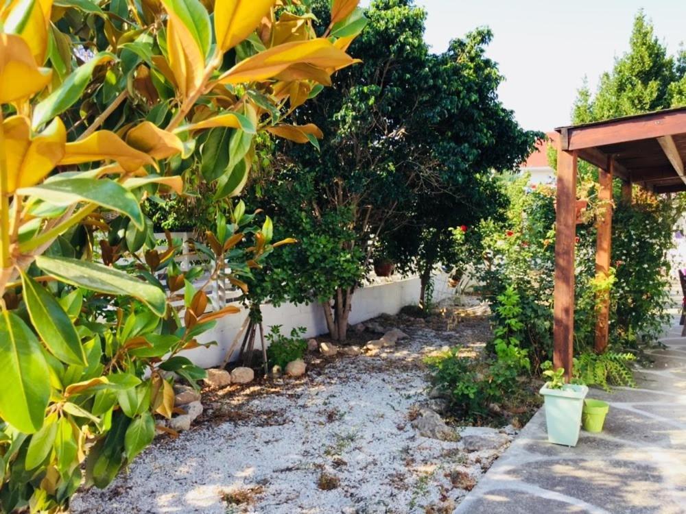 Artist Cottage In Dromolaxia Larnaka Exterior foto