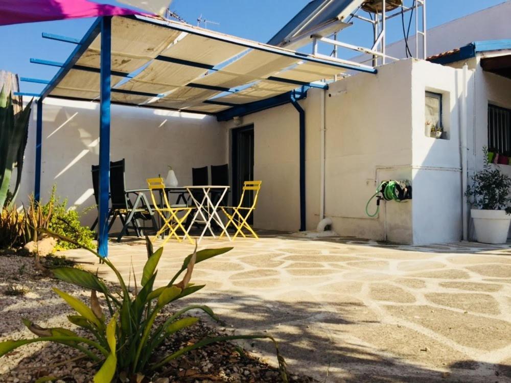 Artist Cottage In Dromolaxia Larnaka Exterior foto
